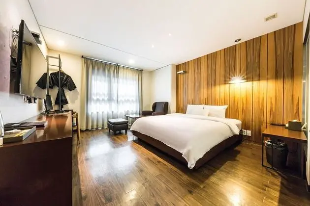 Deluxe Tek Büyük Yataklı Oda