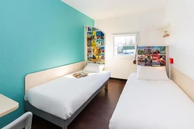 Tek Büyük Yataklı Oda, 2 Tek Kişilik Yatak