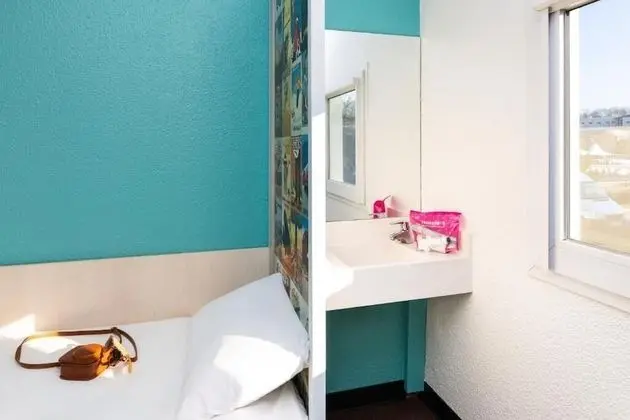 Tek Büyük Yataklı Oda, 2 Tek Kişilik Yatak