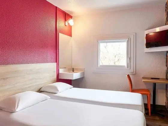 Oda, 2 Tek Kişilik Yatak (Side-Car)