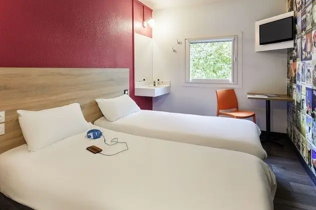 Oda, 2 Tek Kişilik Yatak (Side Car)