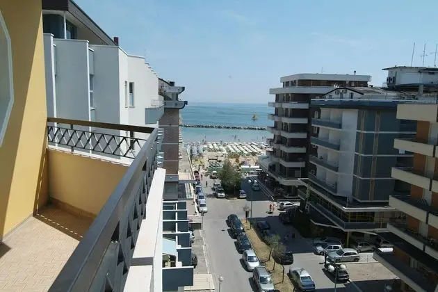 Tek Büyük Yataklı Oda, Balkon