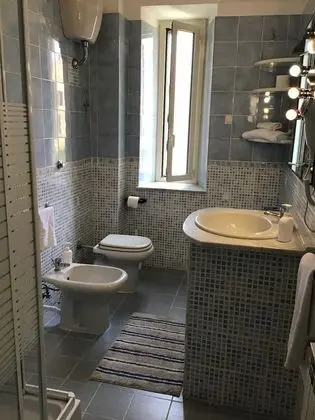 Tek Büyük Yataklı Oda, Ortak Banyo