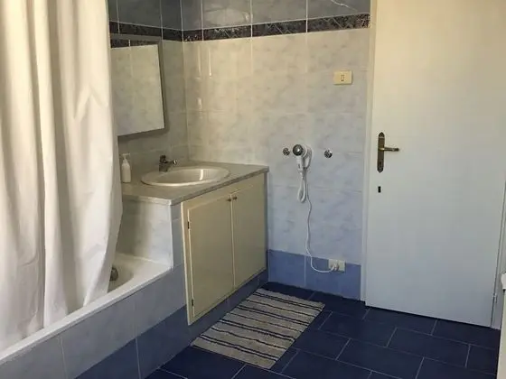 Tek Büyük Yataklı Oda, Ortak Banyo