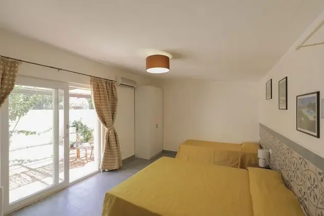 Üç Kişilik Oda, Deniz Manzaralı