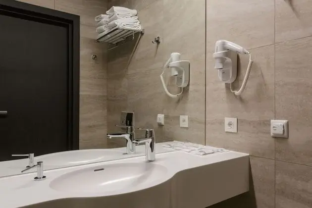 Comfort Tek Büyük veya İki Ayrı Yataklı Oda