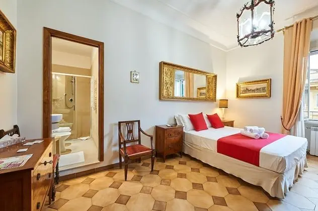 Classic Üç Kişilik Oda