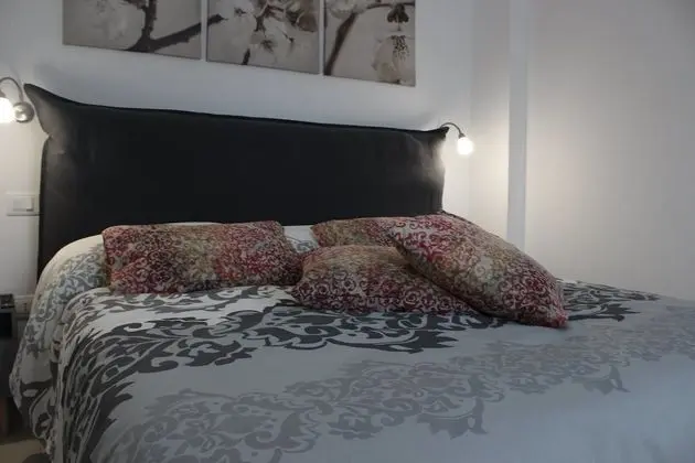 Tek Büyük Yataklı Oda, Balkon, Havuz Manzaralı