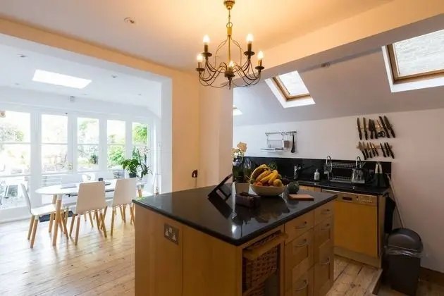 Villa (4 Bedrooms)