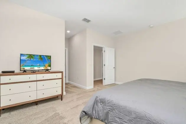 Villa (2145BMD)