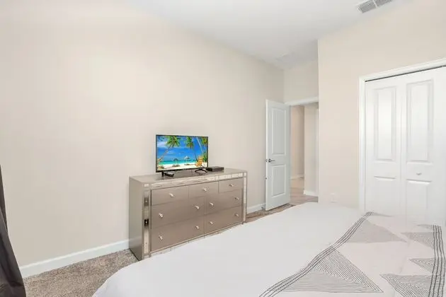 Villa (2145BMD)