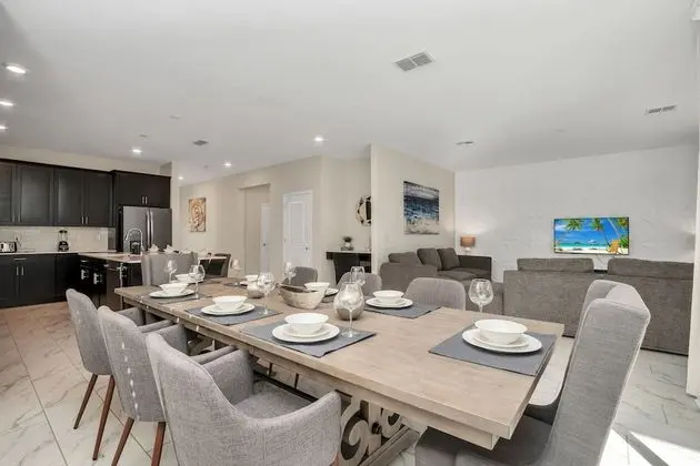 Villa (2145BMD)