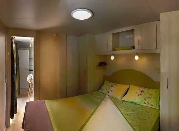 Basic Karavan, 2 Yatak Odası, Özel Banyo (5 people)