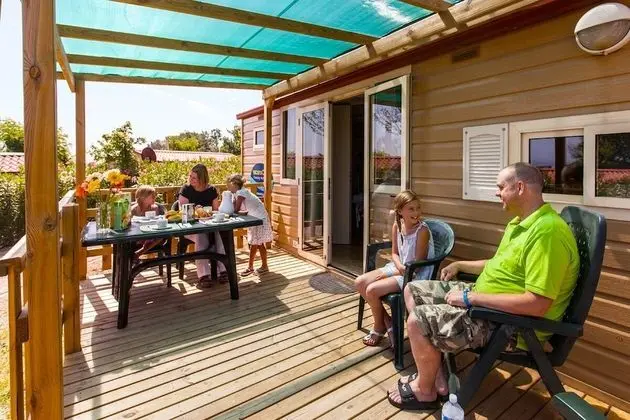 Basic Karavan, 2 Yatak Odası, Özel Banyo (5 people)