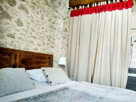 Tek Büyük veya İki Ayrı Yataklı Oda, Özel Banyo, Avlu Manzaralı (Côté cour - 1er Etage)