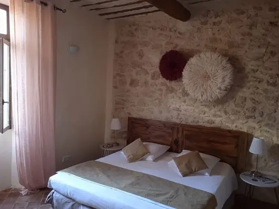 Tek Büyük veya İki Ayrı Yataklı Oda, Özel Banyo, Avlu Manzaralı (Côté cour - 1er Etage)