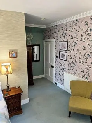 Luxury Tek Büyük Yataklı Oda (Ross)