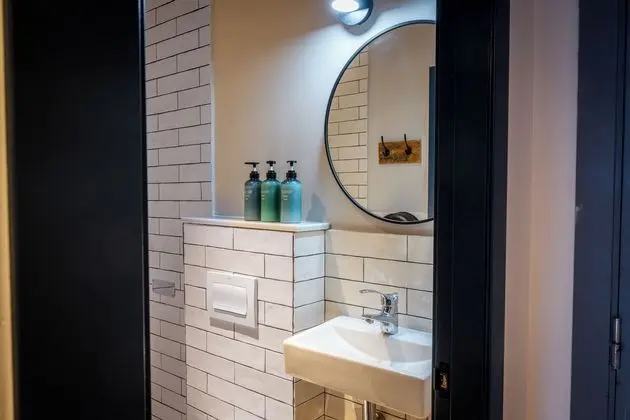 Ortak Ranzalı Oda, Ortak Banyo (1 bed in 6 bed droom)