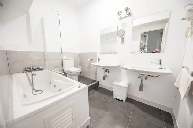 Ortak Ranzalı Oda, Sadece erkekler için, Ortak Banyo (1 bed in 8-Bed Dormitory Room)