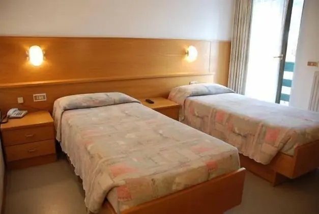 Büyük Yataklı Tek Kişilik Oda