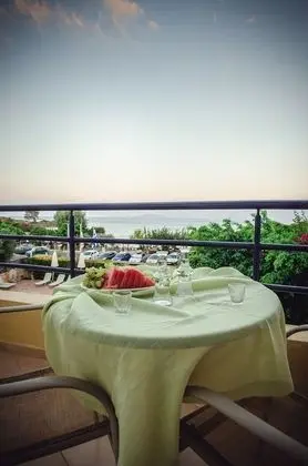 Üç Kişilik Oda