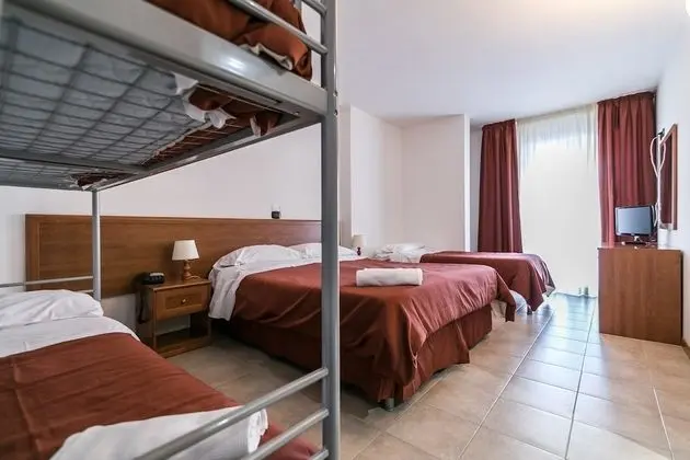 Dört Kişilik Oda, Birden Çok Yatak