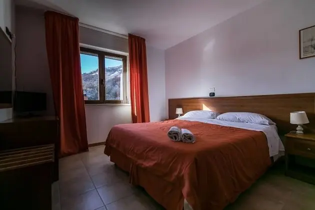 Üç Kişilik Oda, Birden Çok Yatak