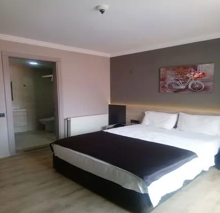 Standard Tek Büyük Yataklı Oda