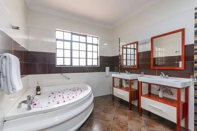 Honeymoon Tek Büyük Yataklı Oda