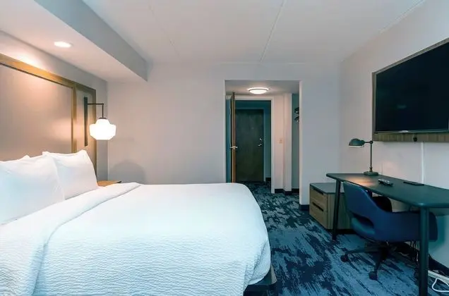 Oda, 1 En Büyük (King) Boy Yatak (Mobility/Hearing Access, Roll-In Shwr)