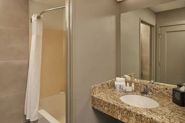 Executive Oda, 2 Büyük (Queen) Boy Yatak (Mobility/Hearing Accessible, Tub)