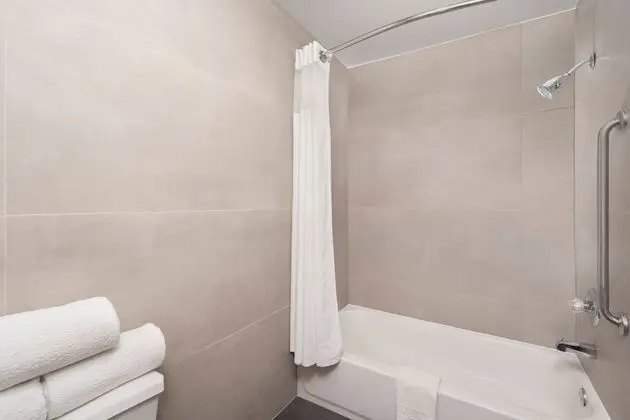 Executive Oda, 2 Büyük (Queen) Boy Yatak (Mobility/Hearing Accessible, Tub)