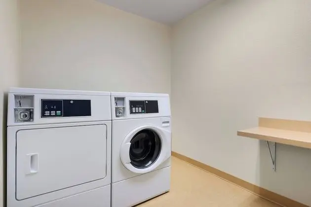 Oda, 2 Büyük (Queen) Boy Yatak