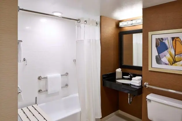 Oda, 1 En Büyük (King) Boy Yatak (Mobility/Hearing Accessible, Tub)