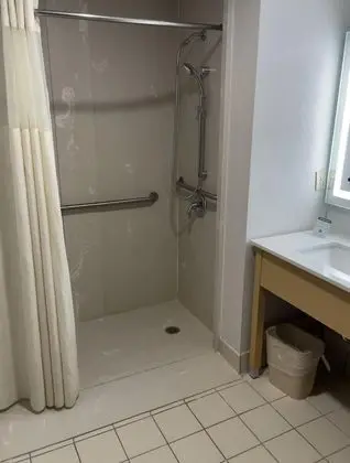 Oda, 2 Çift Kişilik Yatak, Engellilere Uygun, Sigara İçilmez