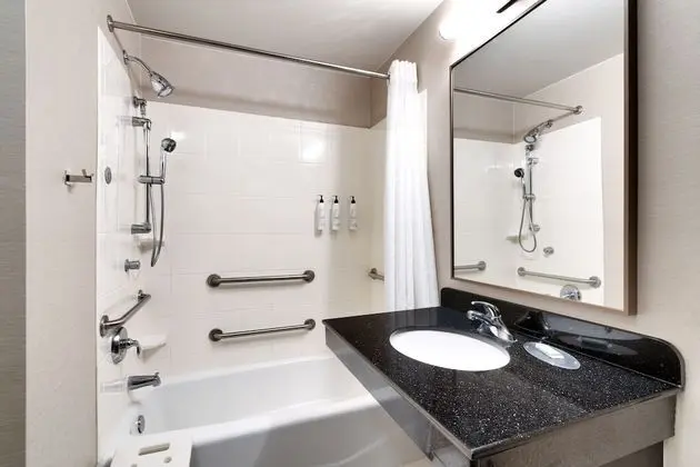 Oda, 2 Büyük (Queen) Boy Yatak (Hearing Accessible)