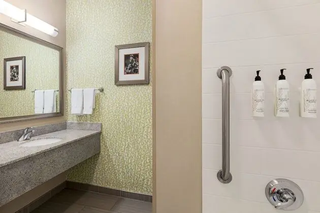 Oda, 2 Büyük (Queen) Boy Yatak