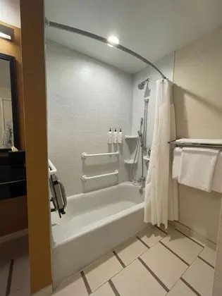 Oda, 2 Büyük (Queen) Boy Yatak (Mobility Accessible, Tub)