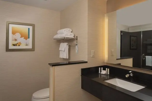 Oda, 2 Büyük (Queen) Boy Yatak