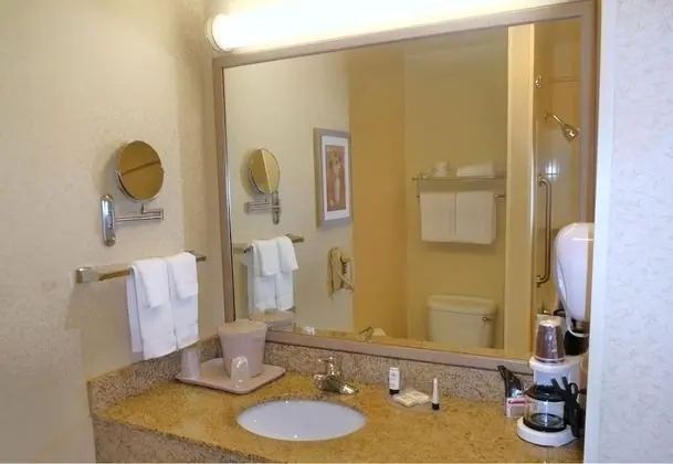 Oda, 2 Büyük (Queen) Boy Yatak