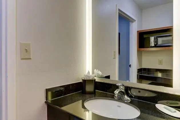 Oda, 1 En Büyük (King) Boy Yatak (Mobility Accessible, Tub)