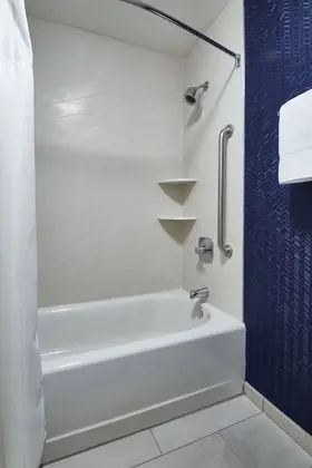 Oda, 1 En Büyük (King) Boy Yatak (Mobility Accessible, Tub)