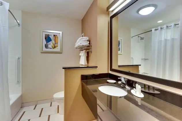 Oda, 2 Büyük (Queen) Boy Yatak