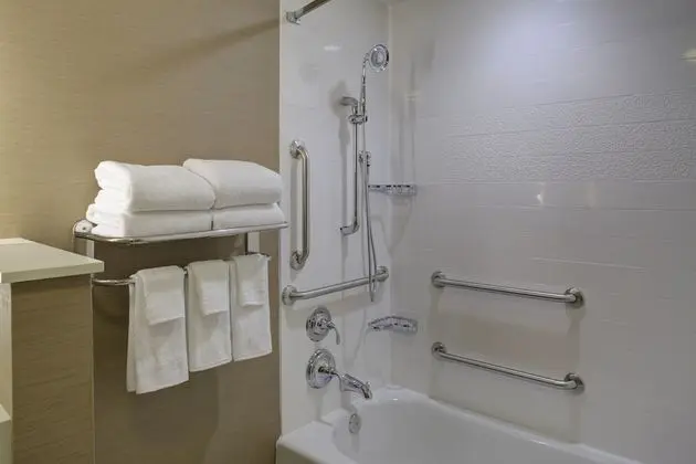 Oda, 2 Büyük (Queen) Boy Yatak (Mobility/Hearing Accessible, Tub)