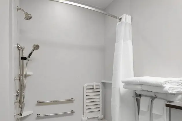 Oda, 2 Büyük (Queen) Boy Yatak