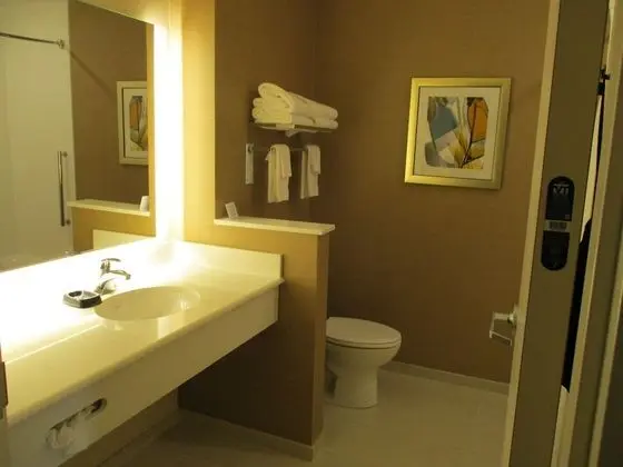 Oda, 2 Büyük (Queen) Boy Yatak