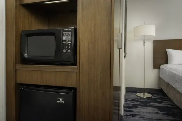 Oda, 1 En Büyük (King) Boy Yatak (Mobility/Hearing Access, Roll-In Shwr)