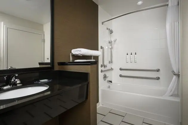 Oda, 2 Büyük (Queen) Boy Yatak (Mobility/Hearing Accessible, Tub)