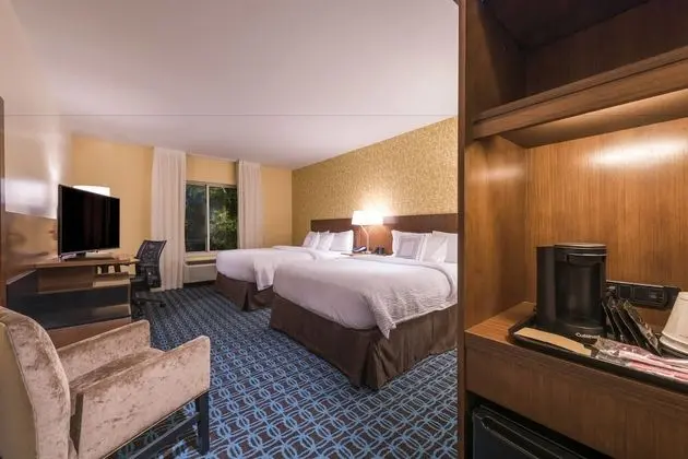 Oda, 2 Büyük (Queen) Boy Yatak