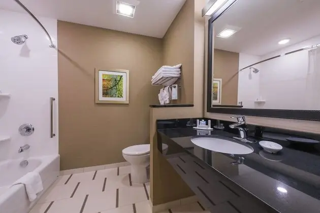 Oda, 2 Büyük (Queen) Boy Yatak